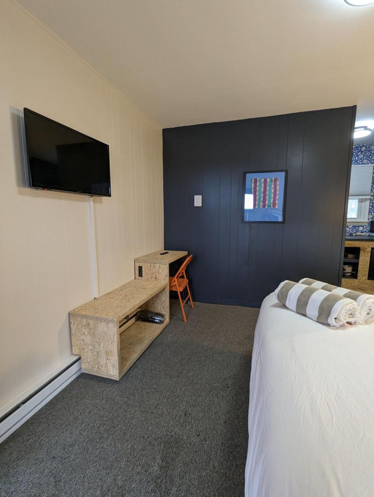 The Brooks Motel Hillsdale Экстерьер фото