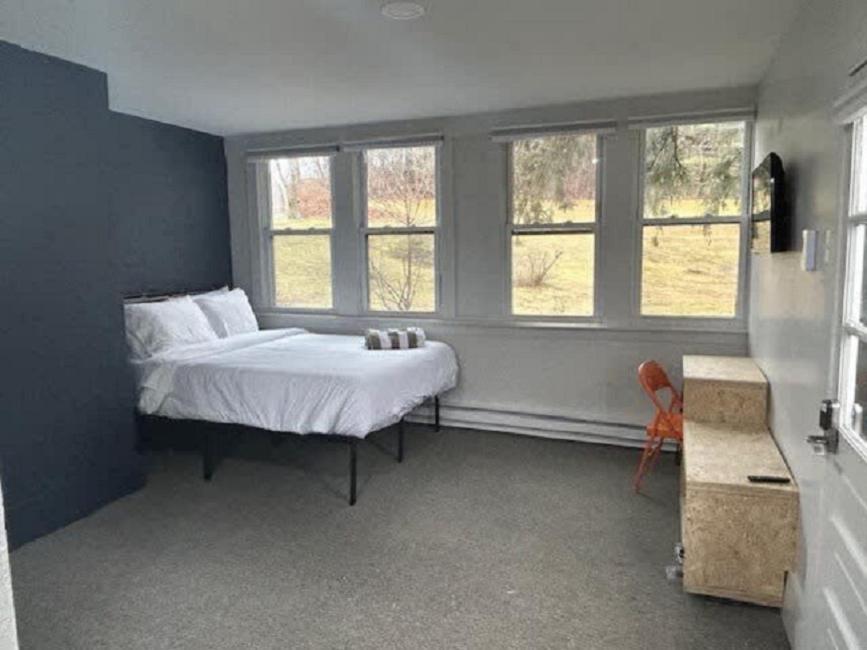 The Brooks Motel Hillsdale Экстерьер фото