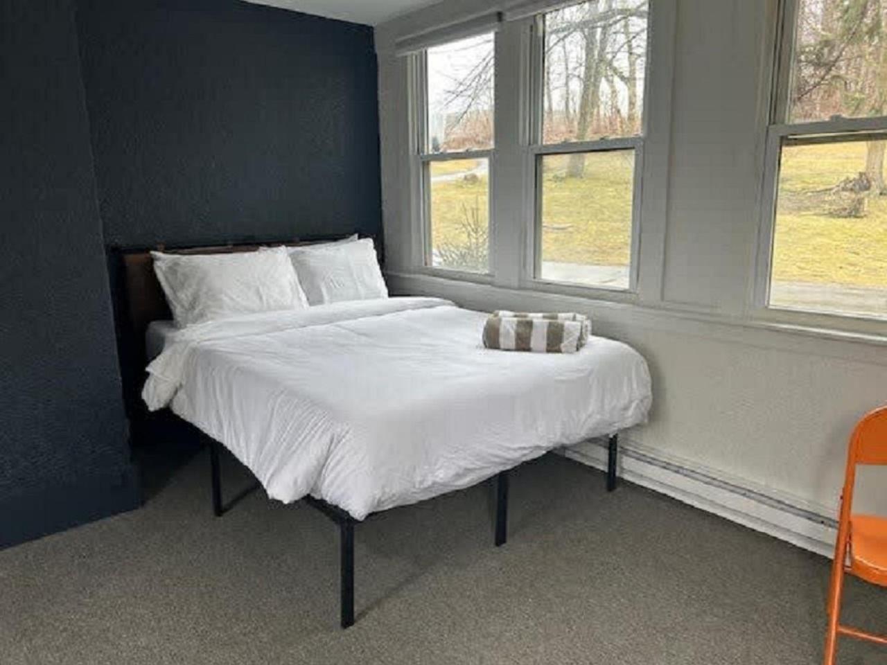 The Brooks Motel Hillsdale Экстерьер фото